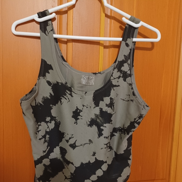 Jessica Simpson Athletic Crop Top - Picture 1 of 3